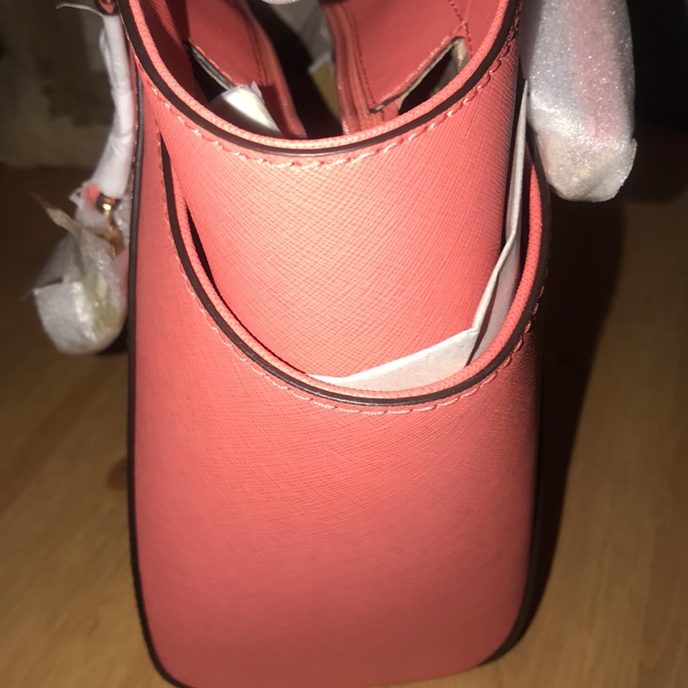 Michael Kors Jet Set Tote - Picture 5 of 7